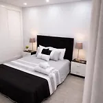 Villa Moderna Com Piscina Tunes
