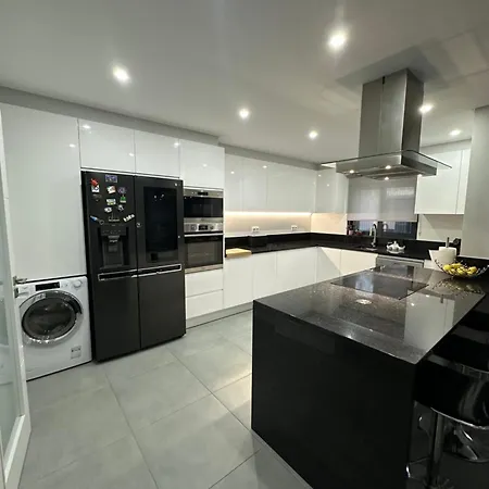 Moderna Com Piscina * Tunes