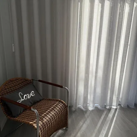 Moderna Com Piscina Tunes