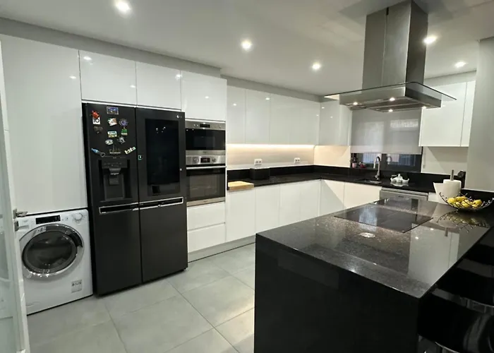 Moderna Com Piscina * Tunes