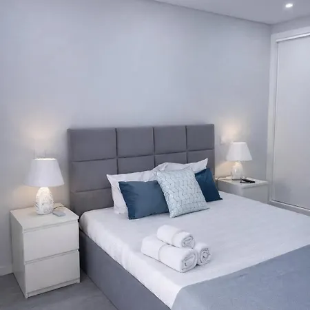 Moderna Com Piscina Villa