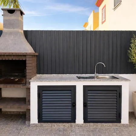 Βίλα Moderna Com Piscina Tunes